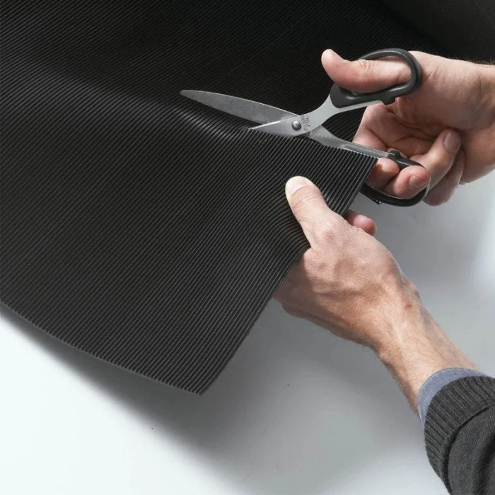 Banda Adeziva Antialunecare Cu Nervuri Lungime 18.3 m, Latime 25 mm, Culoare Negru, Buc / Pachet 10-Benzi Adezive Antialunecare