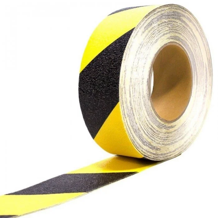 Banda Antialunecare Grosiera Lungime 18.3 m, Latime 100 mm, Culoare Negru / Galben, Tip Grosiera, Buc / Pachet 10-Benzi Adezi...