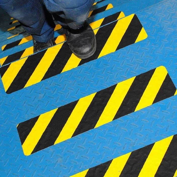 Banda Antiderapanta Pentru Forme Neregulate Lungime 18.3 m, Latime 100 mm, Culoare Portocaliu, Buc / Pachet 10-Benzi Adezive ...