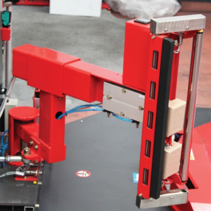 Masina De Infoliat Automata Ultra Wrap 2000 BF Dimensiune Palet 1000 x 1200 mm, Greutate Palet 2000 kg, Inaltime Palet 2500 m...